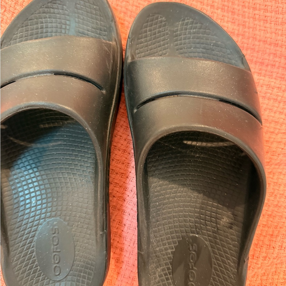 OOFOS Black Women's Sandals